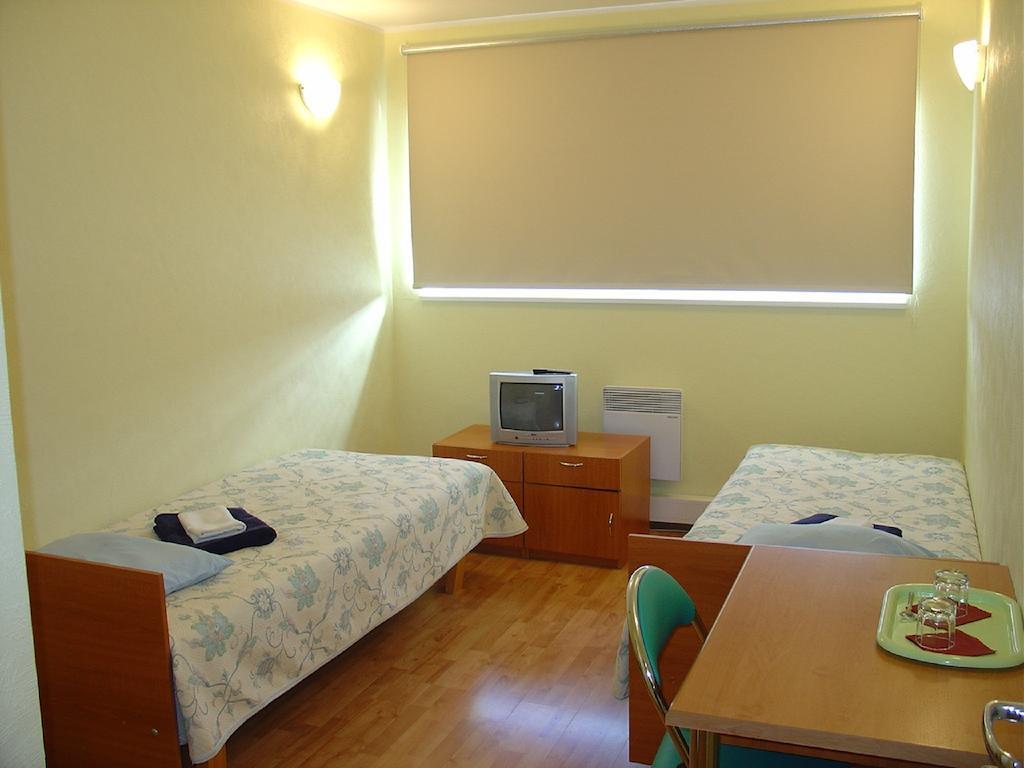 Kuressaare Airport Guest House Room photo